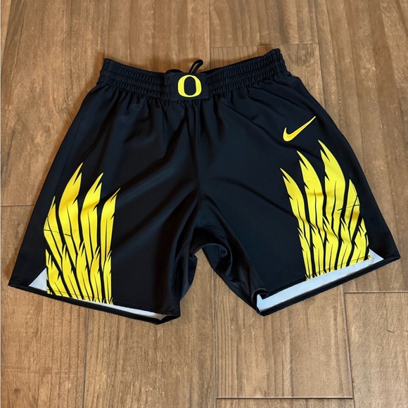 Nike Oregon Ducks Untouchable Game Basketball Short Women's M - Picture 1 of 4